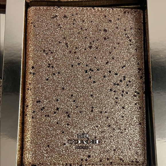 Coach NWT Gold Glitter Passport Holder and Luggage Tag - Picture 5 of 6